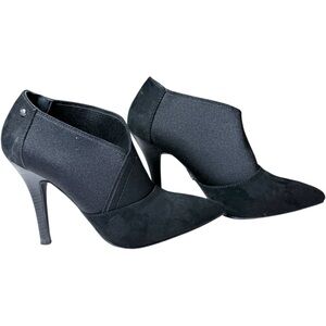 Vera Wang Simply Vera heeled booties w/pointed toes Women’s size 6 medium